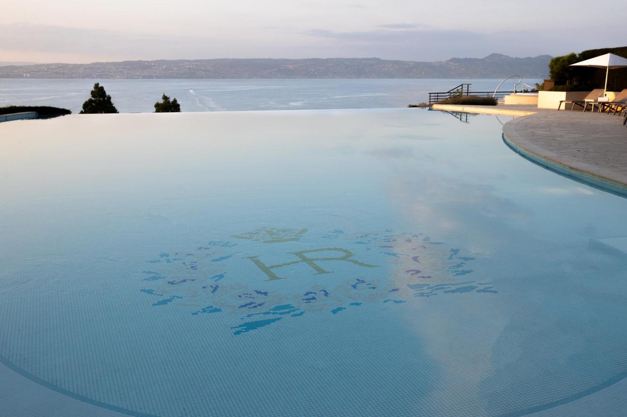 Hotel Royal Evian-les-Bains Bagian luar foto