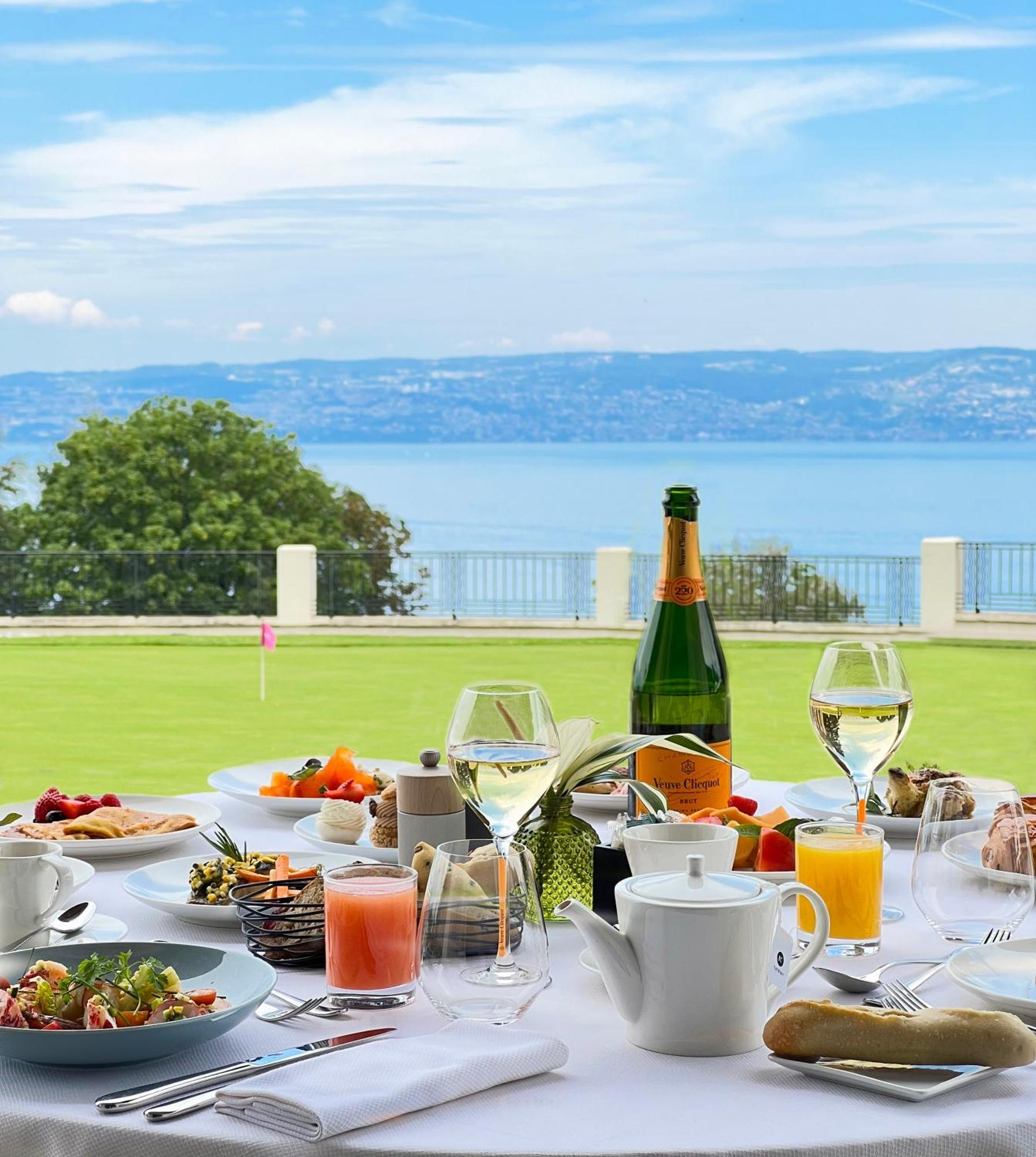 Hotel Royal Evian-les-Bains Bagian luar foto