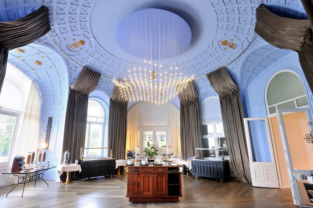 Hotel Royal Evian-les-Bains Bagian luar foto
