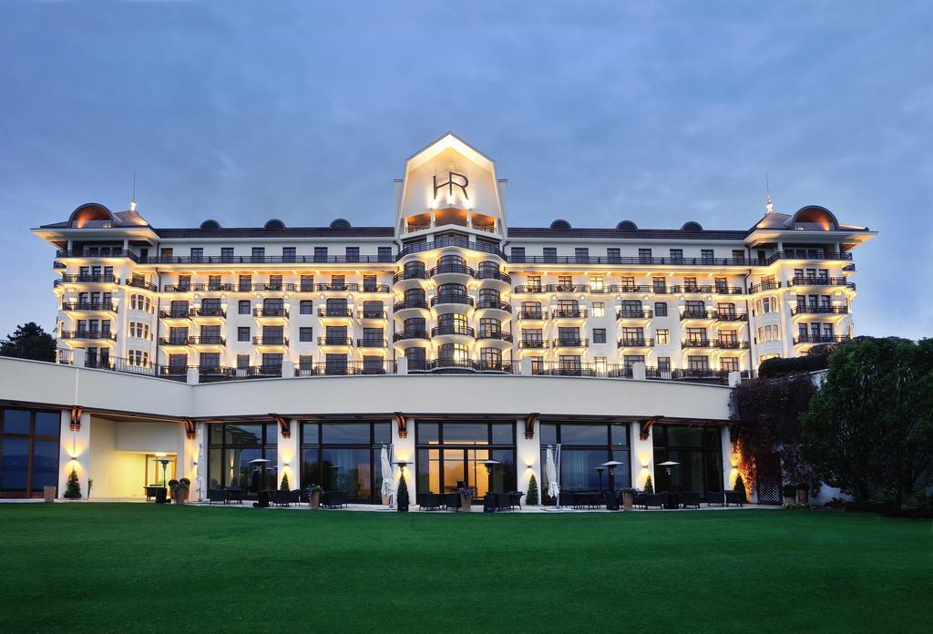 Hotel Royal Evian-les-Bains Bagian luar foto